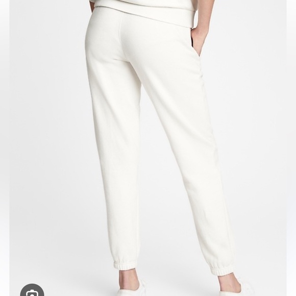 Gap Vintage Soft Classic Joggers in off white - Picture 3 of 3